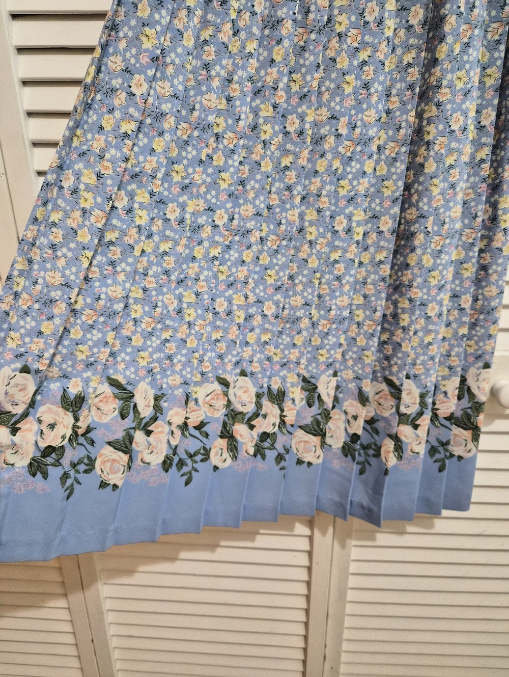 Vintage Leslie Fay Light Blue Floral Dress with Rose Border - Picture 2 of 6